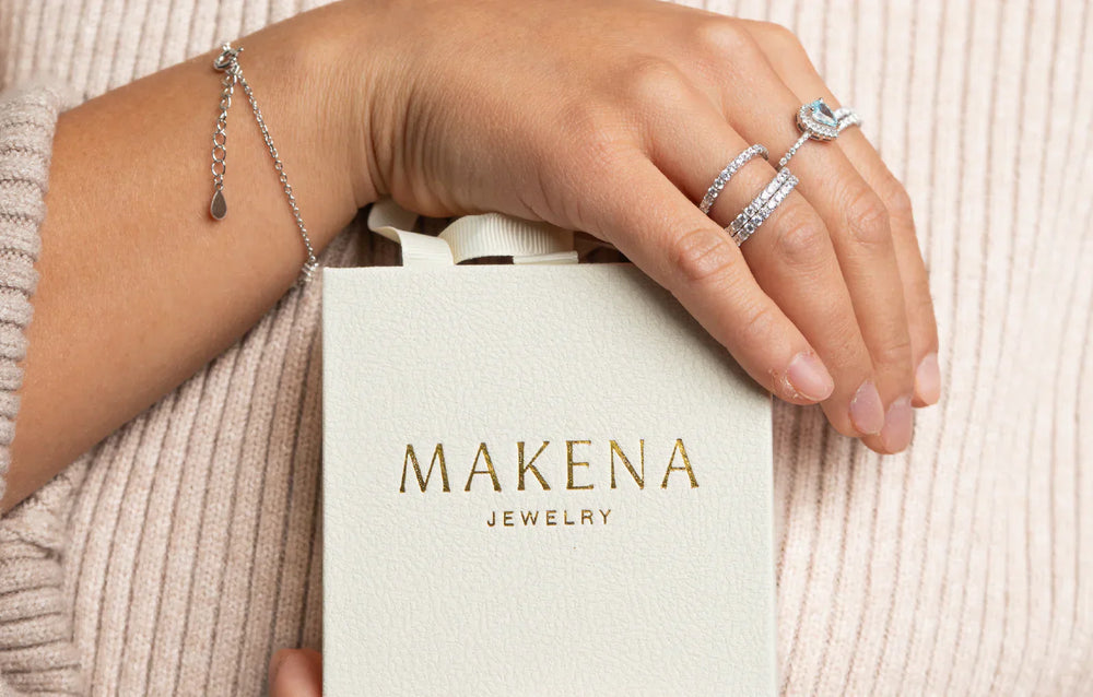 ¿Qué joya regalar a una mujer? 5 opciones elegantes que siempre funcionan
